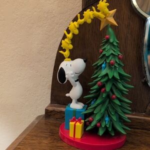 Holiday Peanuts Snoopy Woodstock & Friends Christmas Tree Figurine